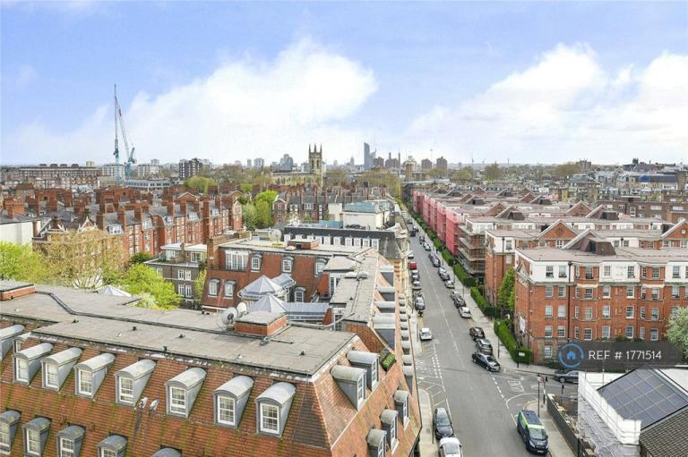 2 bedroom flat in Sloane Avenue, London, SW3 (2 bed) (#1771514)