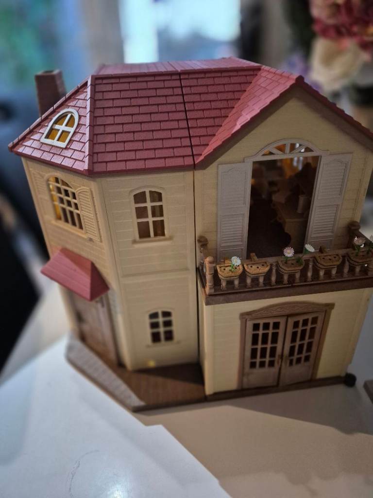 Sylvanian family house and garage