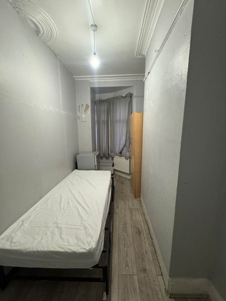 STUNNING SINGLE ROOM AVAILABLE IN MILE END 🌟