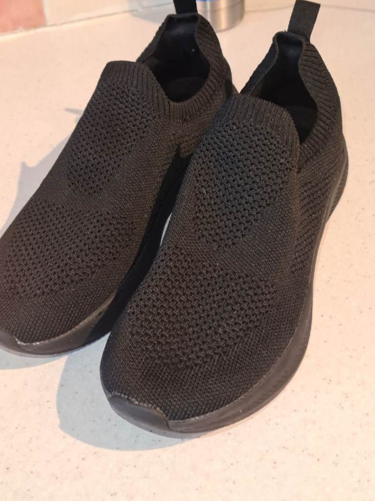 Branded excellent quality uber lightweight slip on trainers in immaculate condition uk5