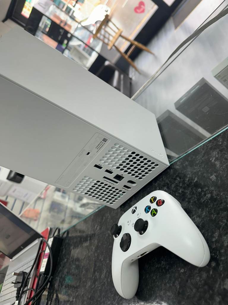 Xbox Series x  Console - White, with Controller 1TB