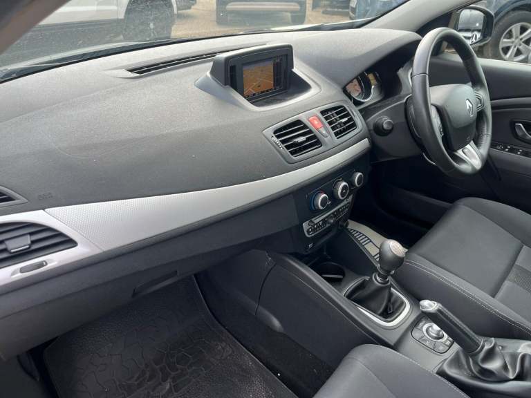 2011 RENAULT MEGANE 1.9 dCi Dynamique TomTom Black - DIESEL - 5 DOOR - PX SWAP