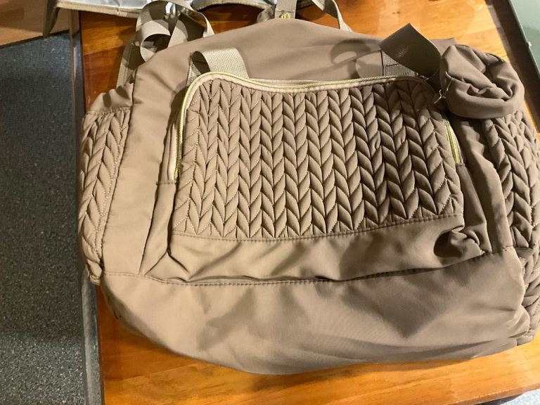 BRAND NEW UNUSED baby changing bag, with mat & accessories. BARGAIN PRICE thanks 🙏 