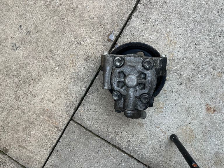 Freelander 2 2013 power steering pump