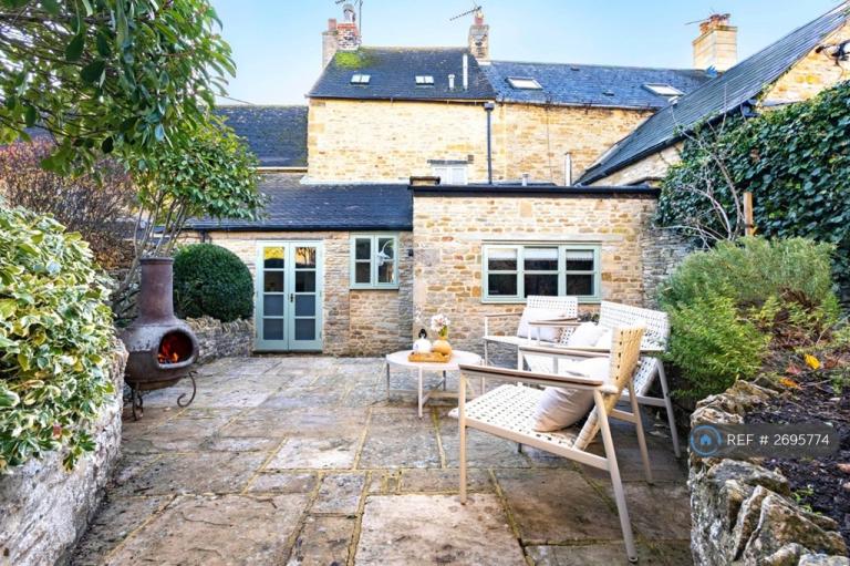 2 bedroom house in Lower Oddington, Moreton In Marsh, GL56 (2 bed) (#2695774)