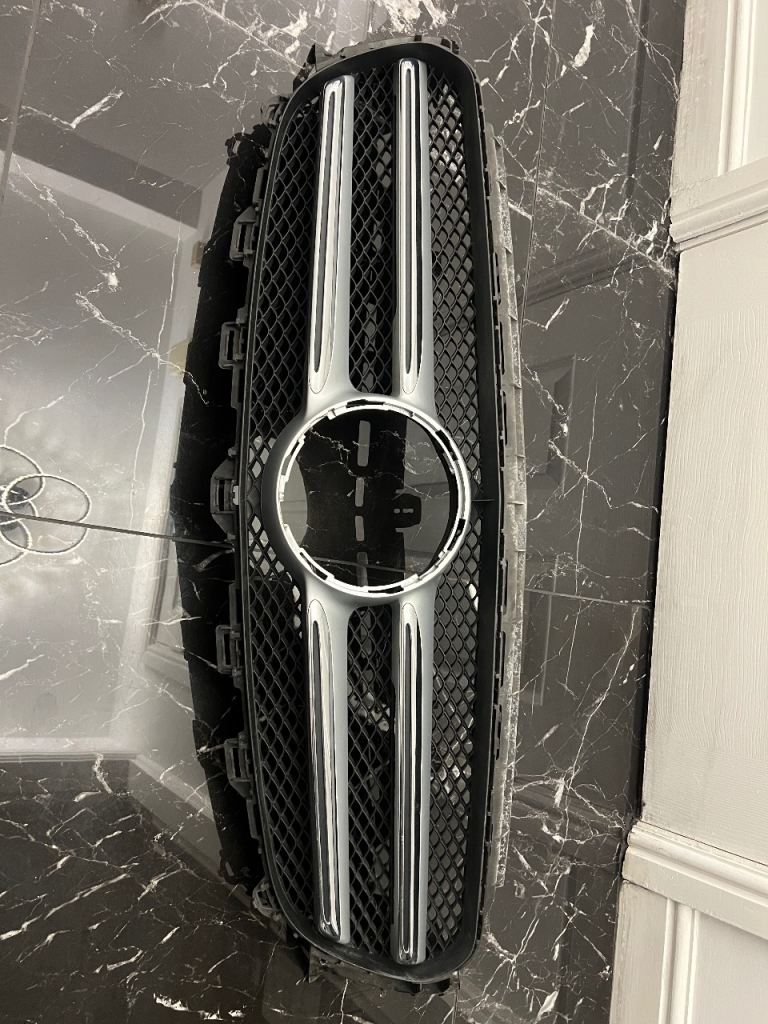 Genuine Mercedes e220 2019 grill 