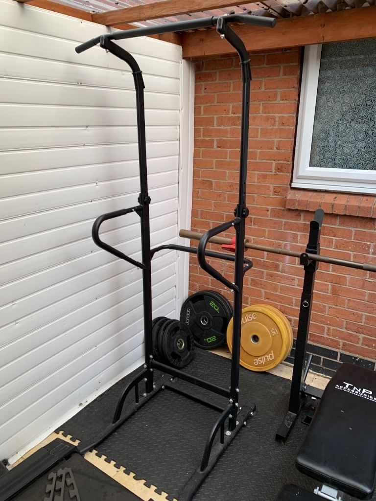 Pull up and dip machine 