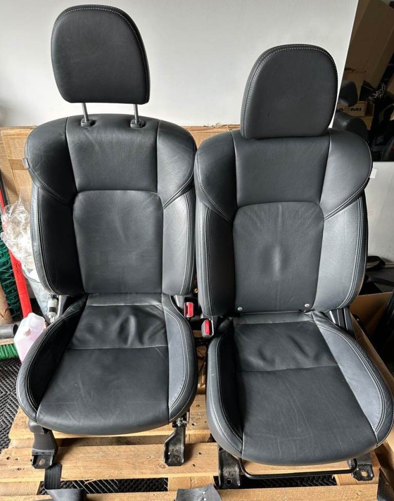 Mitsubishi Outlander PHEV MK3 Front and rear seats in leather - Electric drivers seat