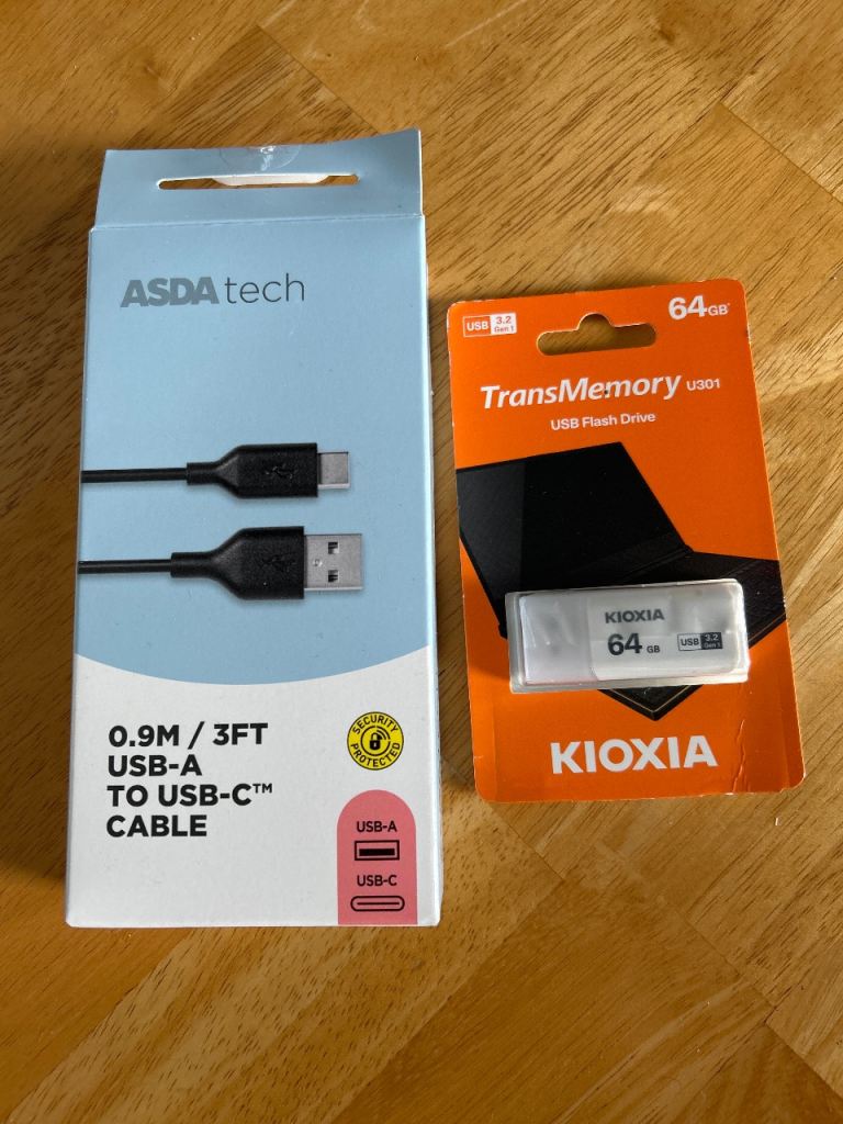 64gb usb stick + usb a to c cable