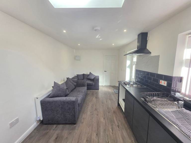 All Bills Included - One Bedroom Ground Floor Self Contained Flat - £900pcm