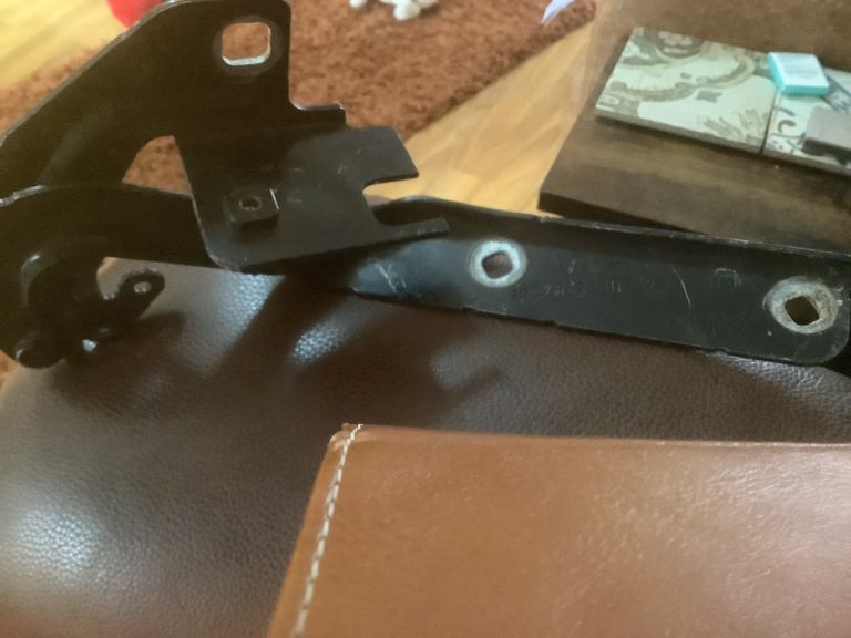 REDUCED!!! CITROEN BONNET HINGE OFFSIDE