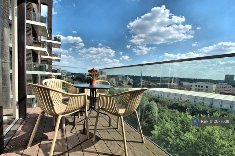 2 bedroom flat in Reminder Lane, London, SE10 (2 bed) (#2677638)