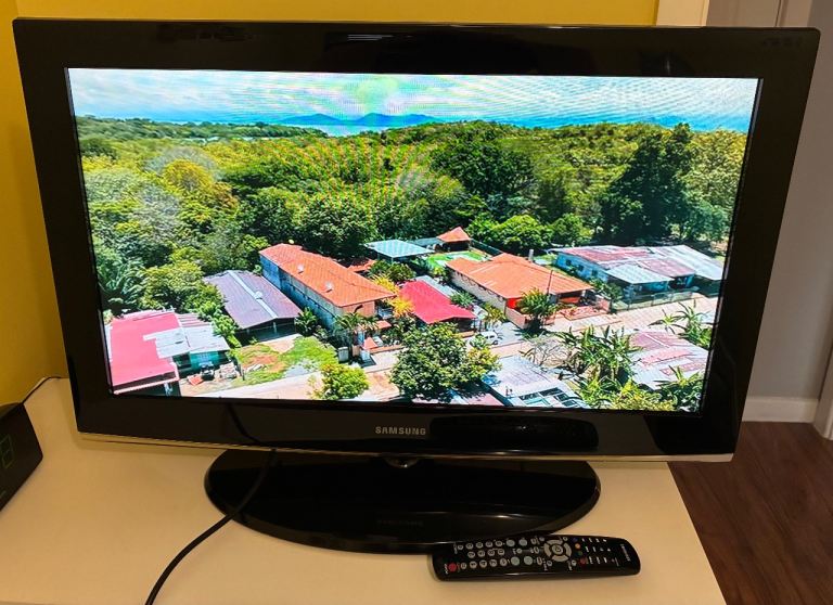  Samsung LE32A456C2D 32" 720p HD LCD Television