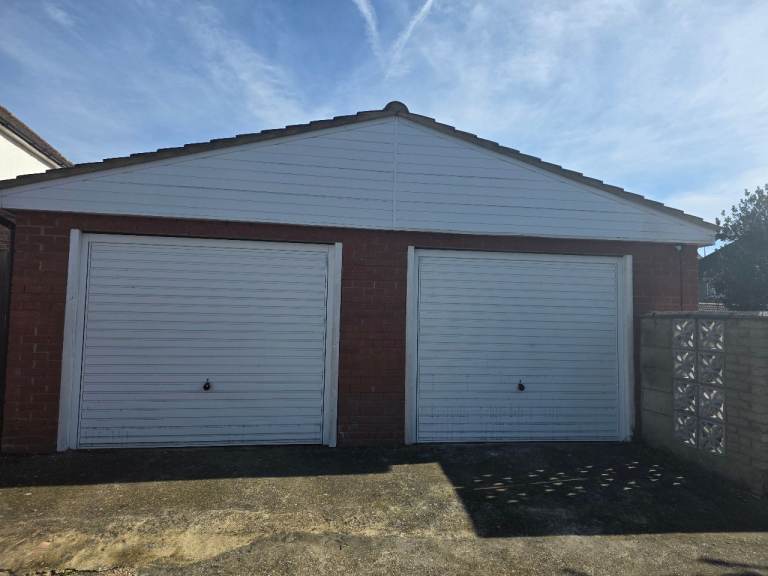 Double Garage to let