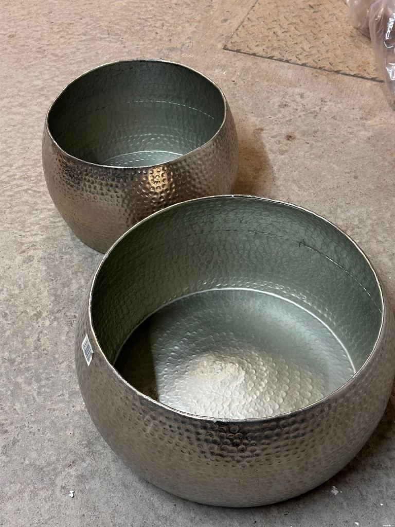 2 metal planters