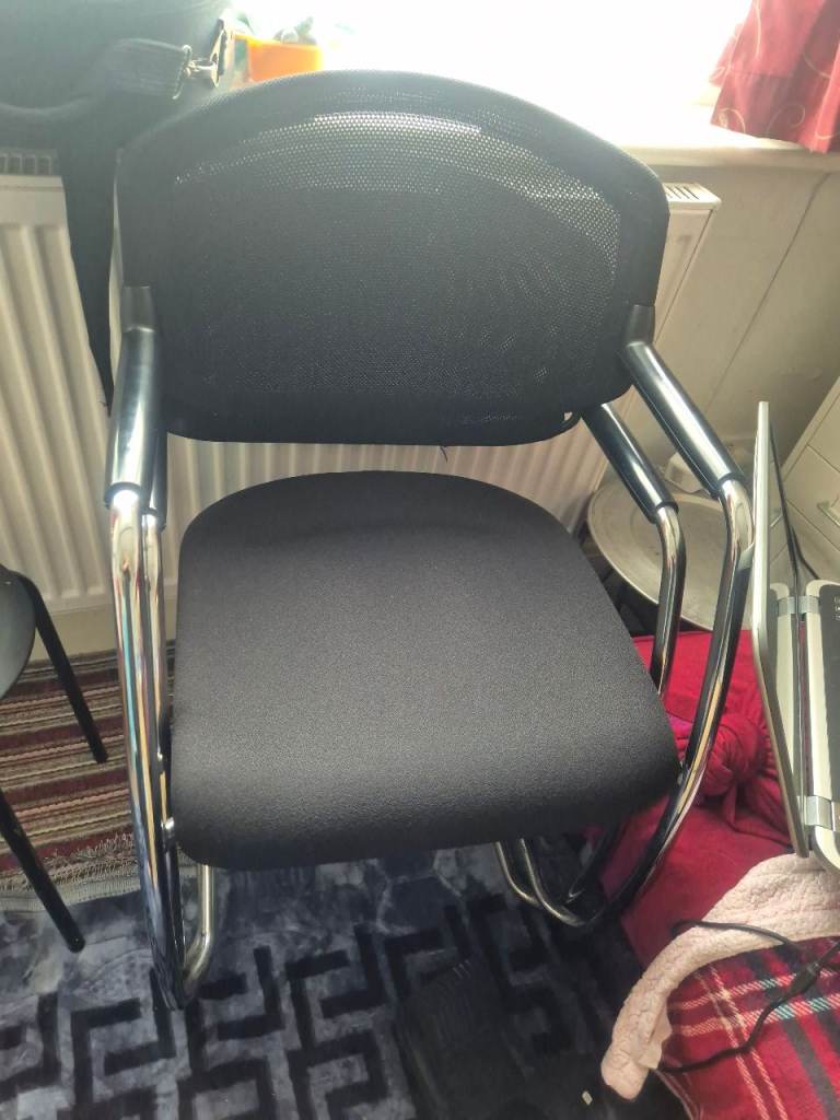 4 stackable chairs