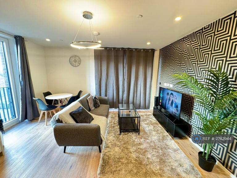 2 bedroom flat in Curlew House, London, E14 (2 bed) (#2782944)