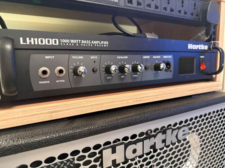 Hartke Bass Amplifier Stack LH1000 Head + Hybrid Drive Speaker HX 410 + Hybrid Drive Speaker HX115 