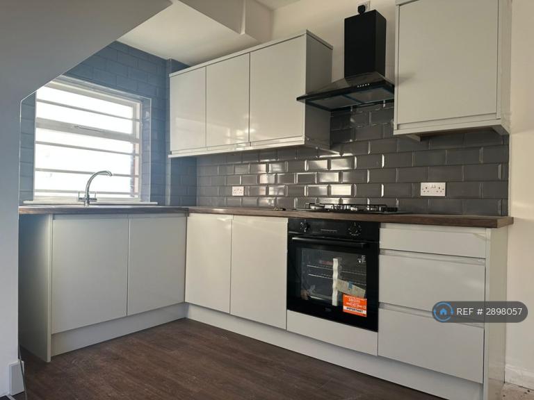 1 bedroom house in Sackville Street, Ravensthorpe, Dewsbury, WF13 (1 bed) (#2898057)