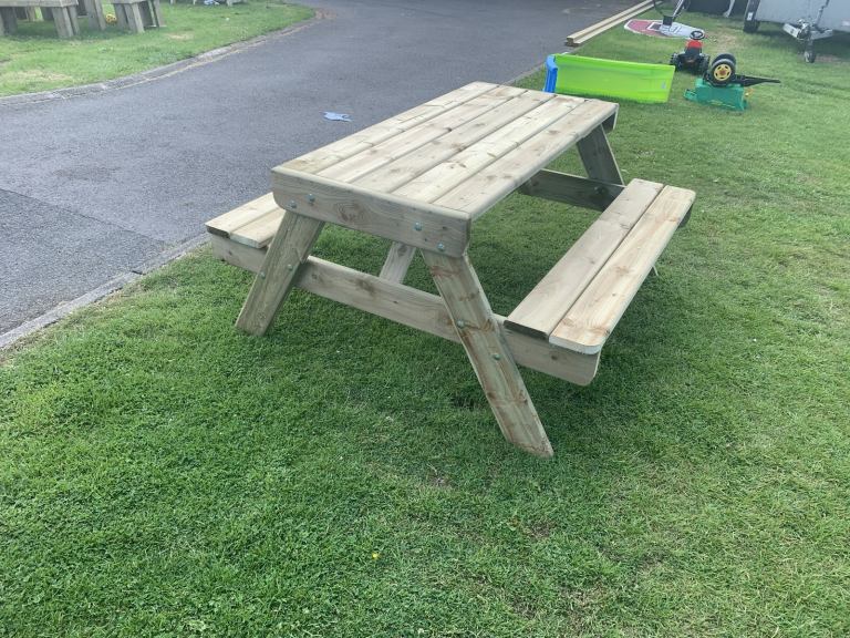 Heavy Duty Picnic Table Outdoor Bench BBQ / Delivery Available 
