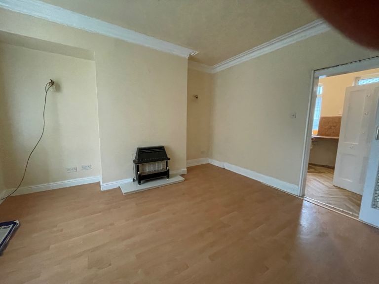 3 beds and 1 bathroom house for rent 