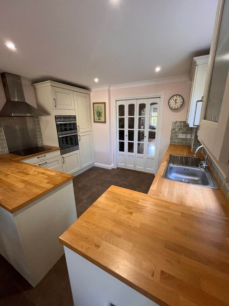 Complete Shaker Kitchen for Sale – Cabinets, Solid Wood Worktops, Appliances