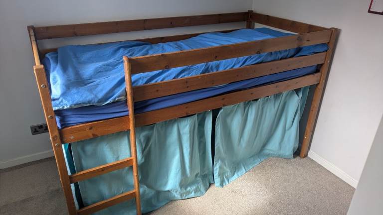 Free low sleeper / kids cabin bed