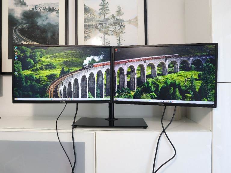 Dual Monitor setup 24 inch Dell FHD 1080p