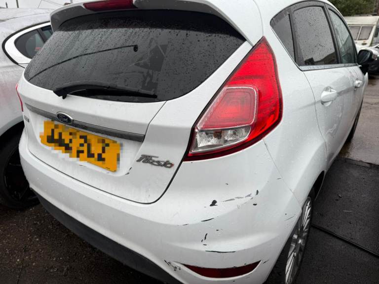 Breaking spare parts ford fiesta mk7.5 white 