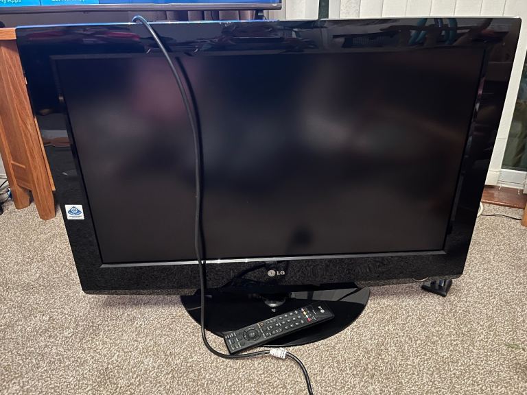 LG Flat Screen TV with Remote 