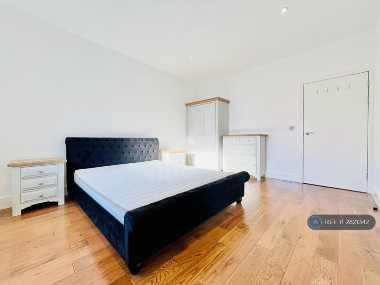 2 bedroom flat in Bermondsey Wall East, London, SE16 (2 bed) (#2821342)