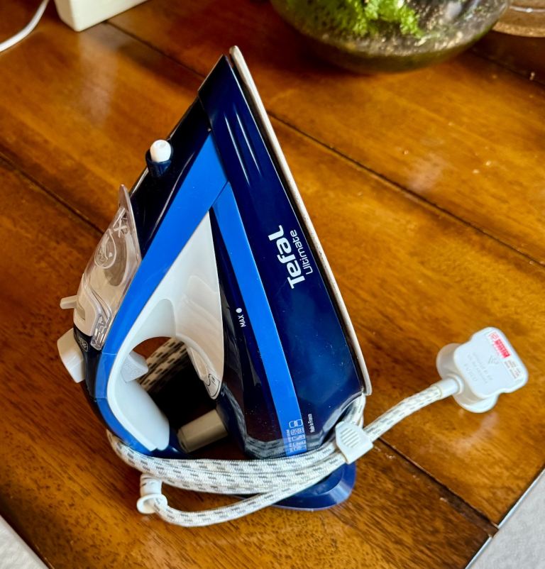 Tefal Ultimate Iron – Blue, Fair Condition