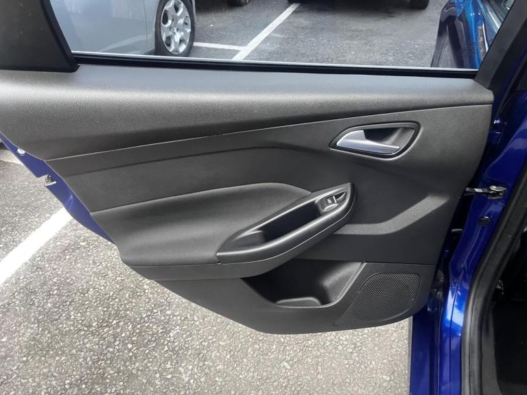 2015 Ford Focus 1.5T EcoBoost Zetec S Euro 6 (s/s) 5dr HATCHBACK Petrol Manual