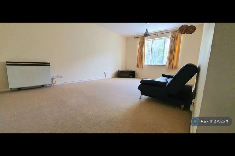 1 bedroom flat in Heddington Grove, London, N7 (1 bed) (#2702671)