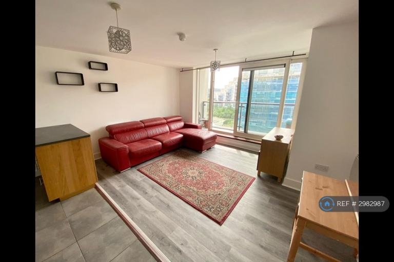 2 bedroom flat in Ferry Court, Cardiff, CF11 (2 bed) (#2982987)