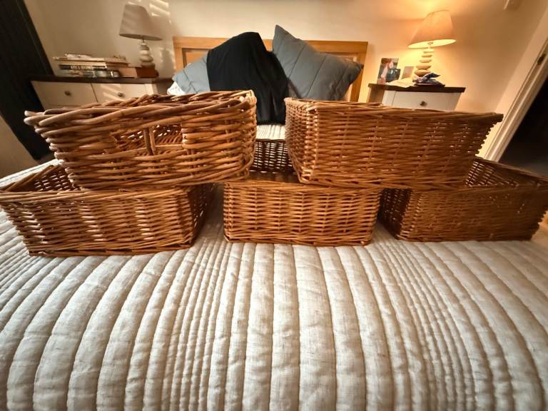 5 Wicker baskets 
