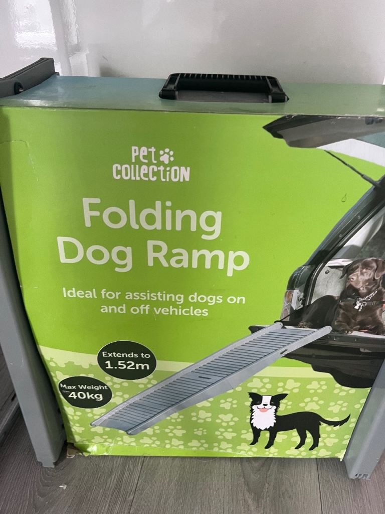 Folding dog ramp
