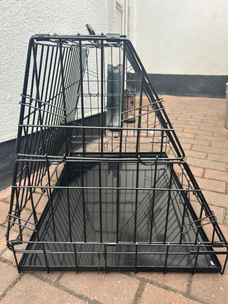 Slanted sides dog crate 