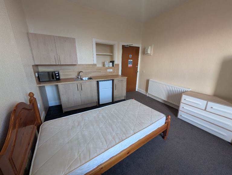 2 Single Bedsits to Let