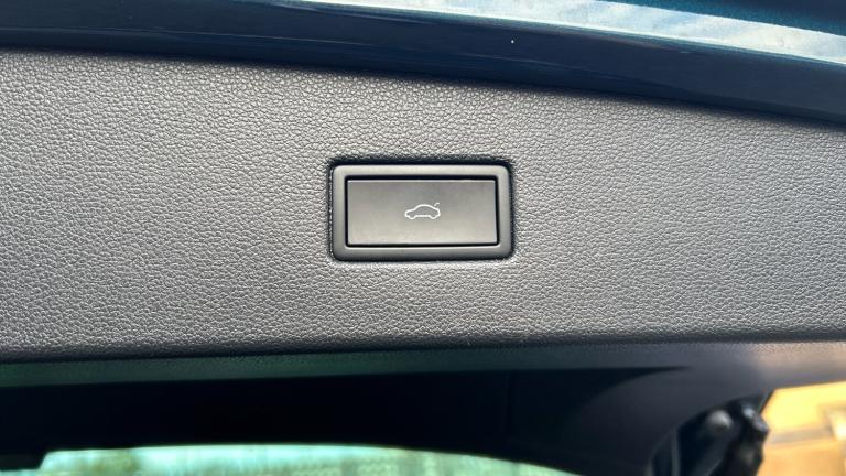 2022 Volkswagen Tiguan 2.0 TDI 200 4Motion R-Line 5dr DSG ESTATE DIESEL Automatic