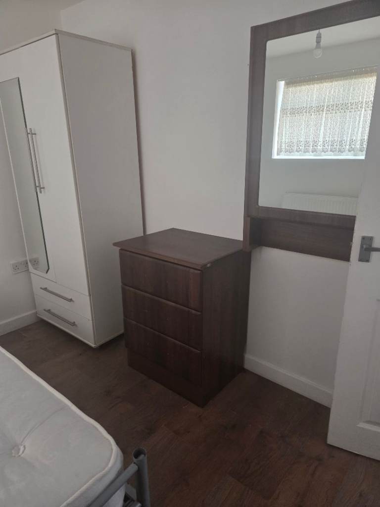 1 bedroom private studio flat