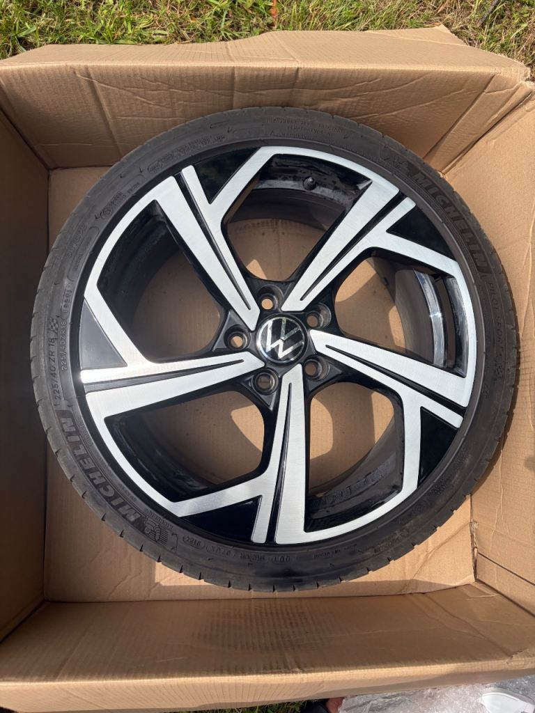 VW Golf R 18” alloy wheels collection Suffolk or Kent 