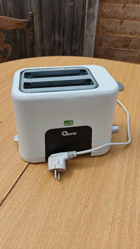 2-Slice Toaster – Good Condition, White