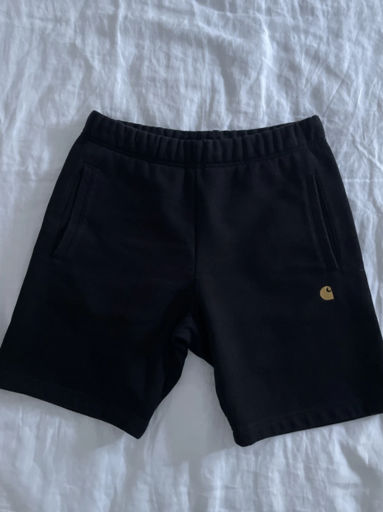 Gumtree title: Carhartt Men’s Black Cotton Shorts – Size S – Gold Logo