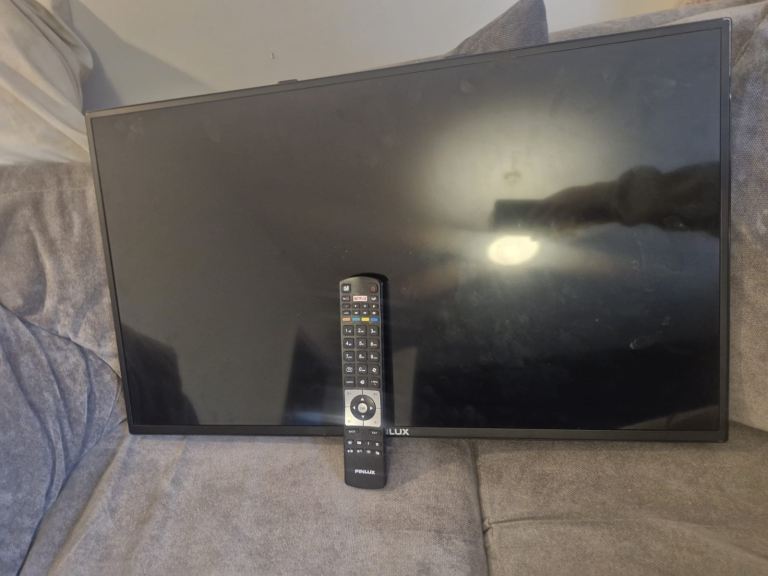 Finlux 32HME249S-T TV with Remote – Good Condition