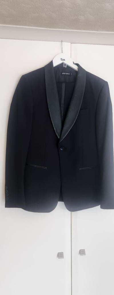 Men's Black Tuxedo Suit - Size S, W32 Trousers