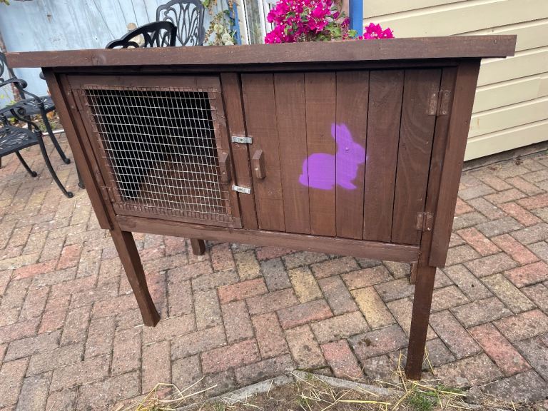 Secondhand Rabbit/Guinea pig Hutch with sleeping Compartment 