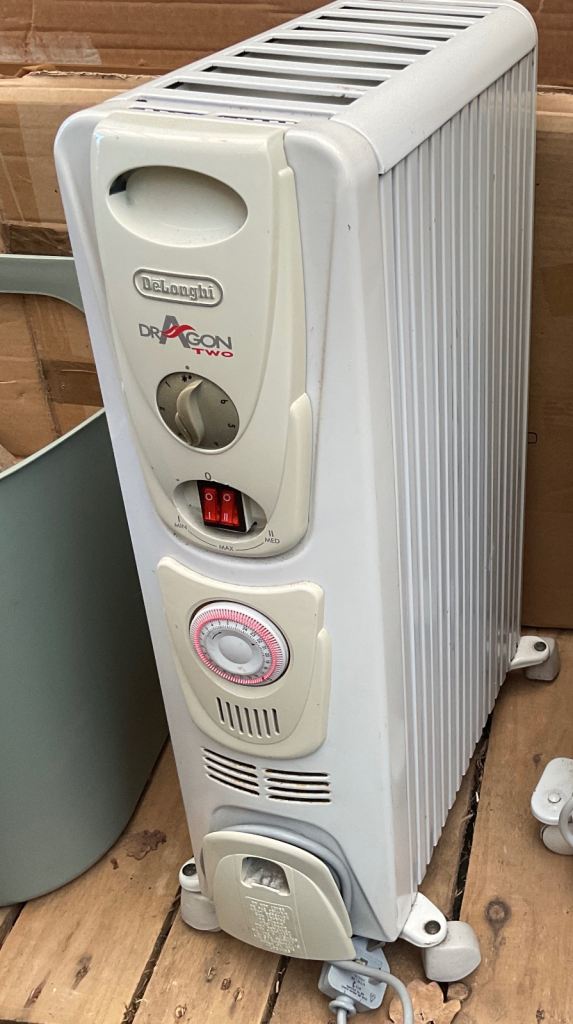 Large oil filled radiator NOT WORKING Spares or repair. NR13