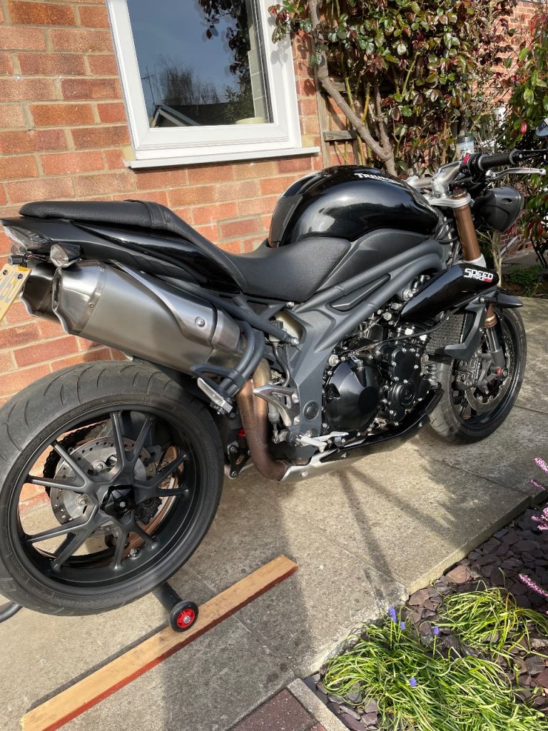Triumph, speed triple 1050 (cc)