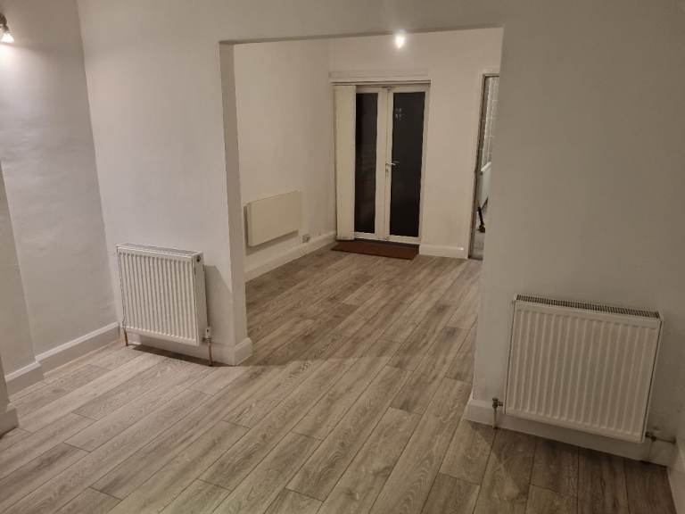 2 bed modern house to let 